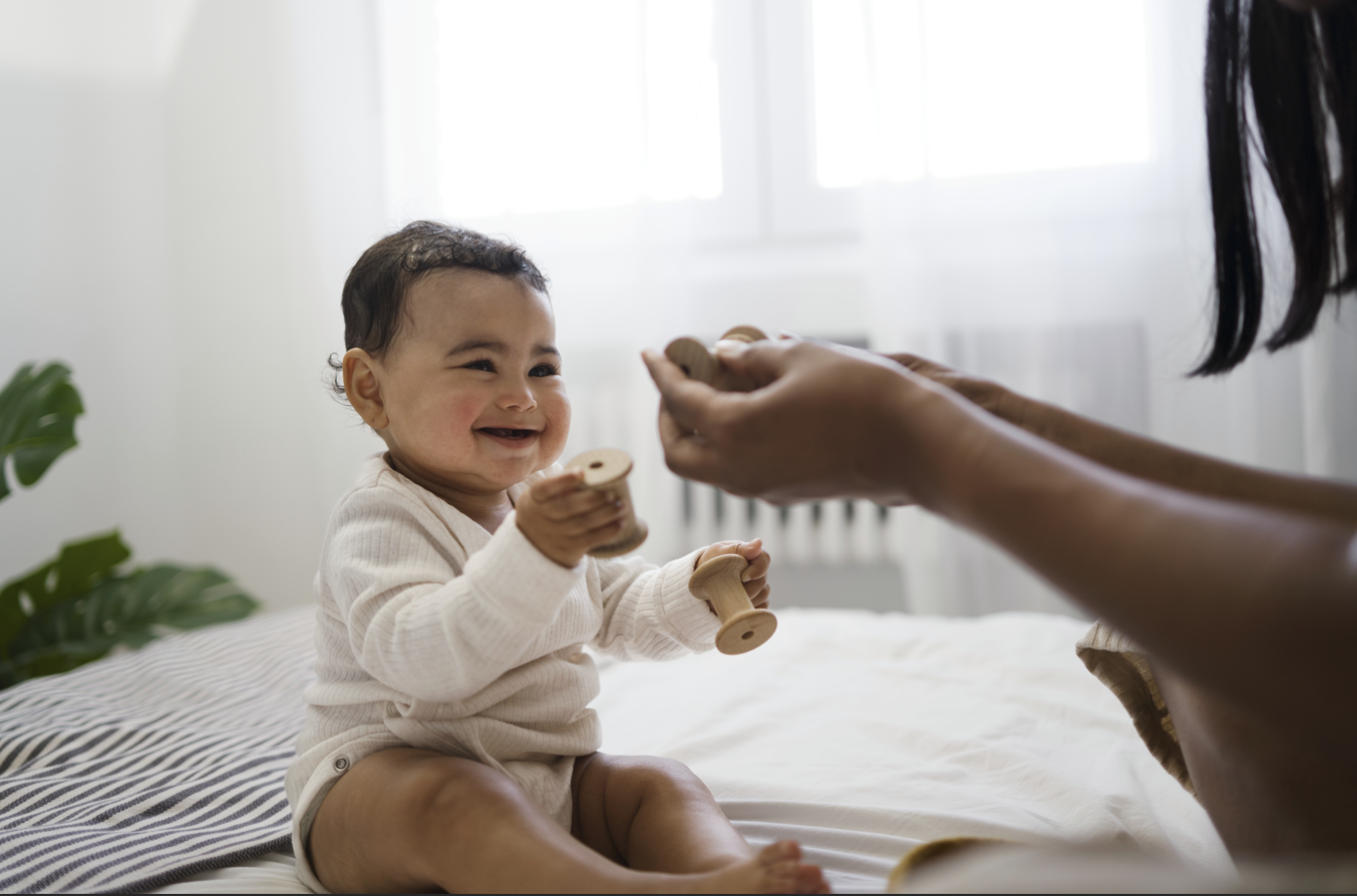 perkembangan komunikasi bayi, tahapan komunikasi bayi, bayi belajar bicara, stimulasi komunikasi bayi, Bunda, si Kecil